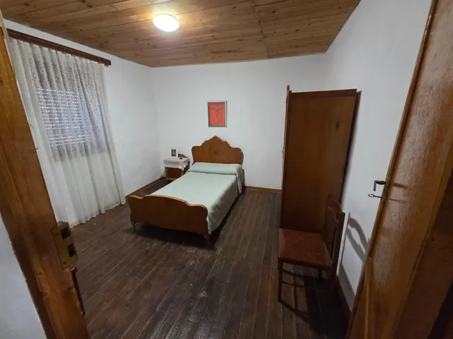 SE VENDE CASA EN CASTILFALE, 2 COCINAS,SALÓN, 6 HAB., BAÑO, PATIO, CALEFACCIÓN. — 10