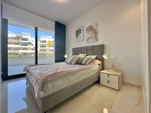 APARTAMENTO DE 3 DORMITORIOS 2 BAÑOS +2 PLAZAS DE GARAJES EN ORIHUELA COSTA (PLAYA FLAMENCA) — 40