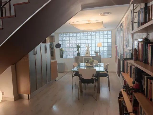 Espectacular adosado con buhardilla , apartamento independiente con baño y sin cocina, garaje doble y piscina en zona residencial premium — 10