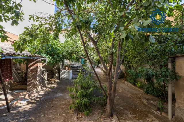 Atención promotores. Casa para derribar y hacer bloque de hasta 720 m2 de obra en Maracena centro — 10
