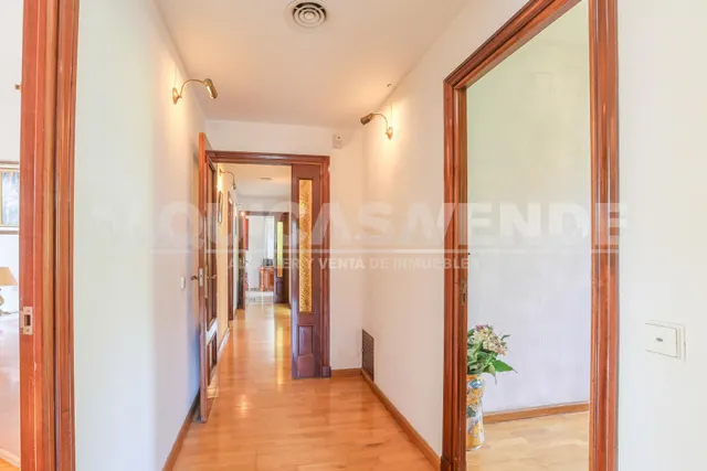 Exclusiva villa de lujo en Simón Verde: 1.150 m2 de parcela privada, gran piscina y bodega, a un paso de Sevilla. — 23