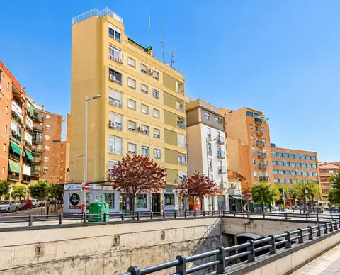 ¡VIVE GRANADA DESDE UNA UBICACIÓN PRIVILEGIADA! PISO DE 3 DORMITORIOS CON MAGNÍFICAS VISTAS A LA ALHAMBRA