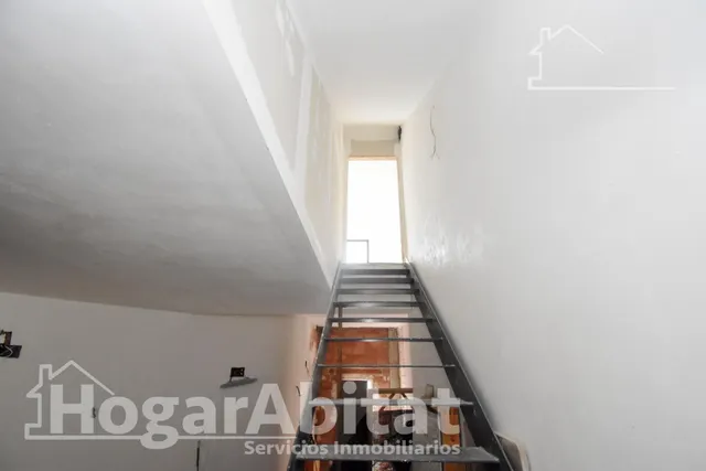 ¡Perfecto para invertir! Casa de cuatro alturas  para reformar con garaje y dos terrazas, cerca del centro — 47