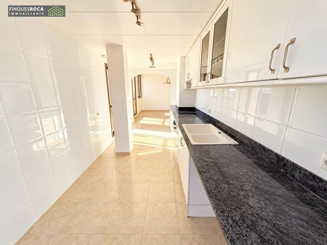 Exclusivo ático esquinero con 121 m2 de terraza y vistas al mar en la ràpita — 13