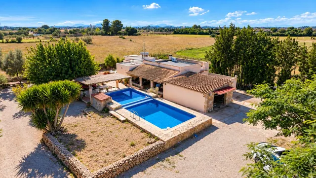 Finca rústica con encanto mallorquín, piscina privada y vistas al campo — 19