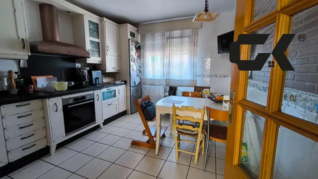 Casa familiar de 259 m2 con amplio garaje, terraza, bodega c - foto 4