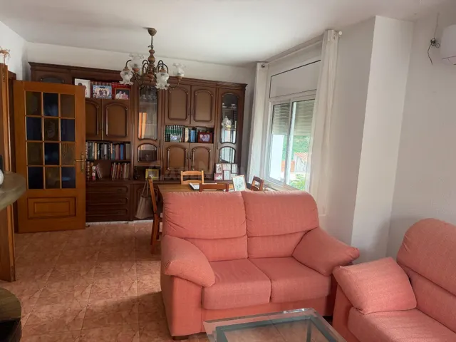VIVIENDA ADOSADA DE 3 PLANTAS CON GARAJE , 4 habitaciones ,  - foto 5