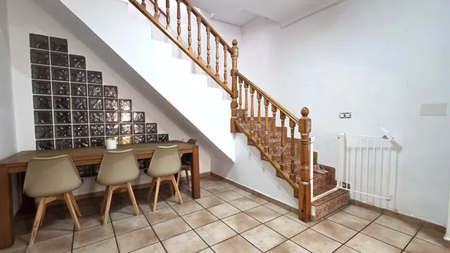 Casa adosada con amplios espacios interiores y exteriores, próxima a María Guerrero — 6