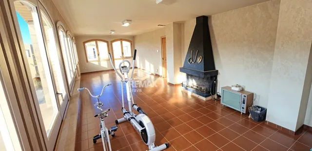 Celrà | Vivienda de grandes dimensiones con jardín, piscina  - foto 4