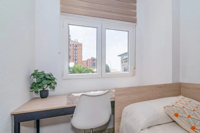 Vivienda reformada para docentes, sanitarios y funcionarios. — 19