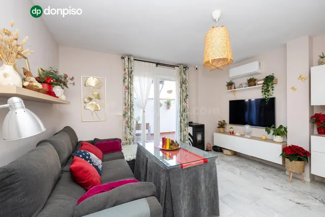 MARAVILLOSA CASA A POCOS MINUTOS DEL CENTRO DE LA ZUBIA - foto 4