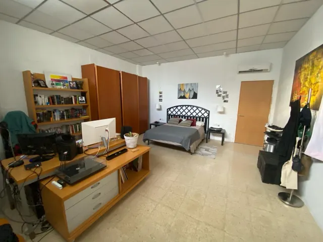 Local en Planta baja adaptado como vivienda con dos locales y superficie total 400m2 — 5