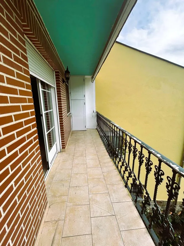 SE VENDE AMPLIO PISO EN CALLE ZARAGOZA — 19