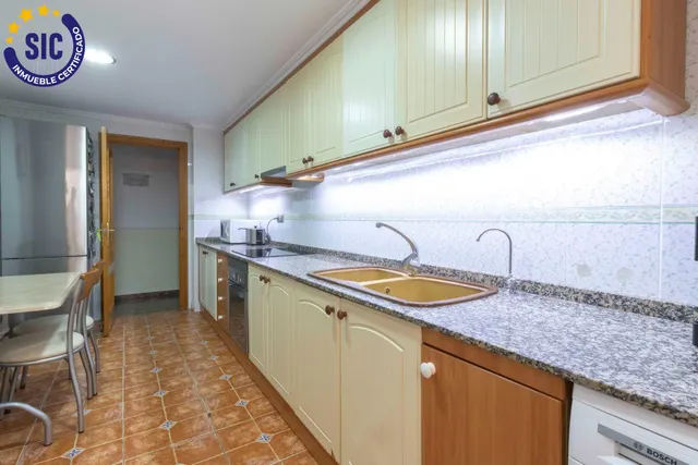 Se vende amplio piso en zona céntrica de Torrent — 8