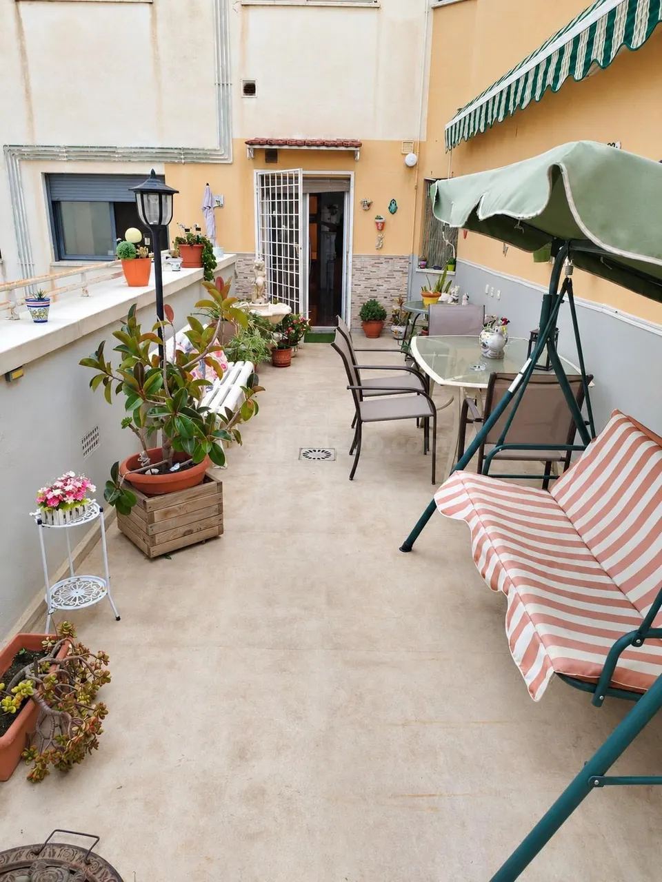 Amplio piso con terraza, trastero y garaje en el centro de Espinardo