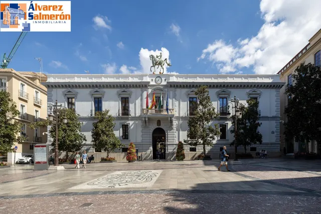 GRAN PISO EN PLAZA DEL CARMEN FRENTE AL AYUNTAMIENTO. — 2