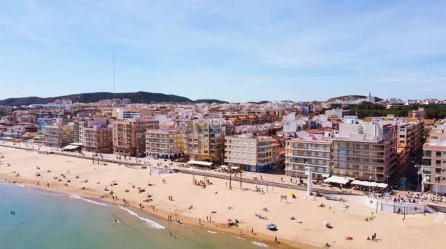 Alquiler de larga estancia en primera línea lateral de playa — 30