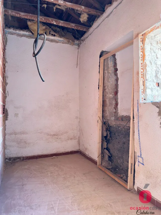 Amplia casa en construcción - zona muy baja campo de la verdad — 14