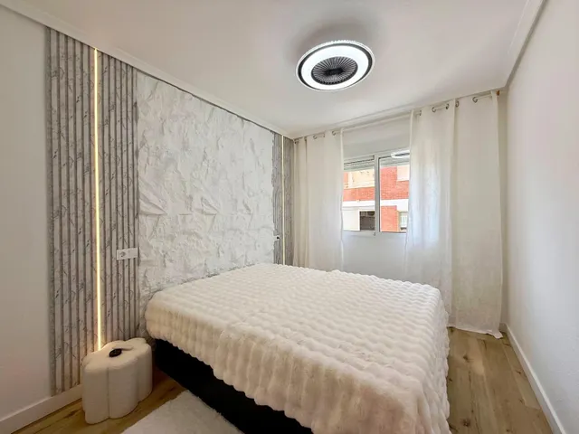 Apartamento reformado de 2 dormitorios a 240 m de la playa — 20