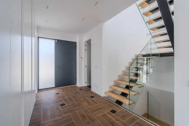 Chalet Pareado de Diseño Vanguardista con Piscina y Máxima Eficiencia Energética en El Bosque — 31