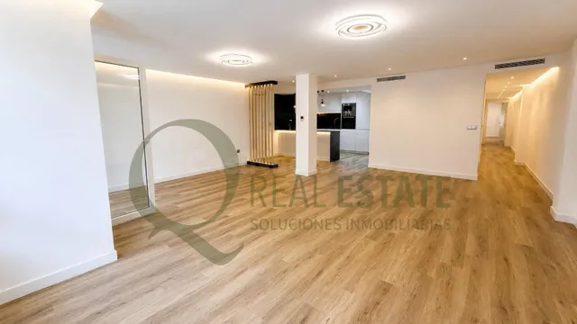 Piso en el Centro de Alicante, con plaza de garaje, eleganci - foto 2