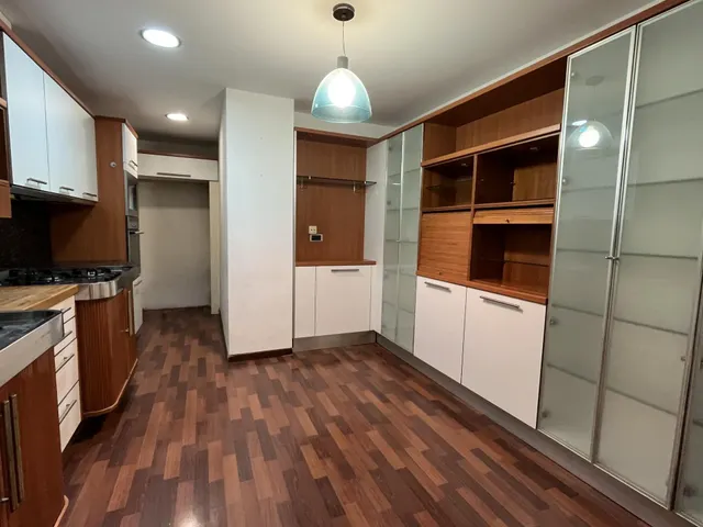 PISO MUY AMPLIO Y TRANQUILO EN SARRIA — 8