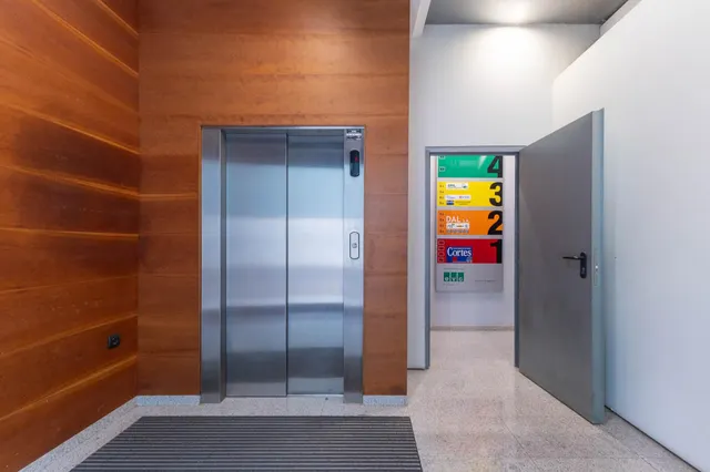 OFICINAS EN PUERTO  DE SAGUNTO — 23