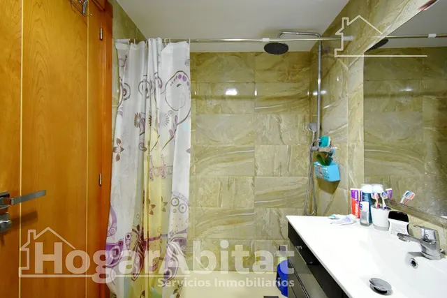 Muy amplio con balcón, exterior y muchísima luz natural — 32
