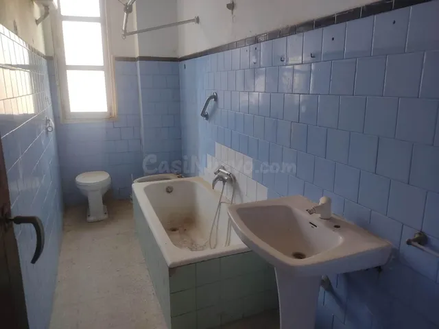 AMPLIA VIVIENDA CON EXCELENTE UBICACIÓN CÉNTRICA - foto 4