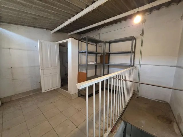 ¡Descubre el potencial de esta joya arquitectónica en el corazón del vibrante barrio de Feria! — 24