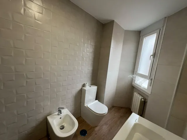 Piso recién reformado con garaje en el centro de Cáceres — 40
