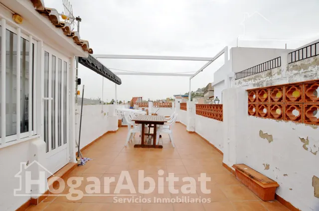 AMPLIA CASA  REFORMADA ESQUNERA CON TERRAZA Y BARBACOA — 35