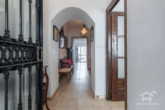 Casa tradicional con patio y acceso por dos calles en el centro de Ayamonte — 3