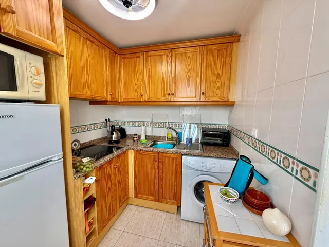 Ático con piscina comunitaria, Alicante, Torrevieja. 2 habitaciones | 63 m2 | A 100 metros del mar — 25
