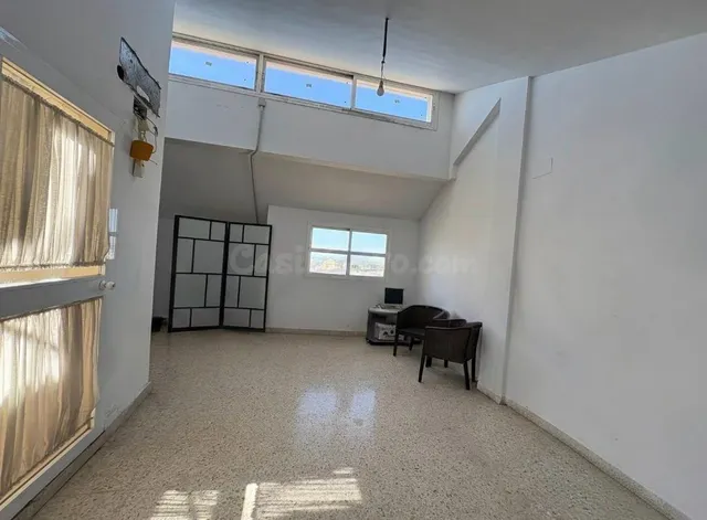 Amplia y Luminosa Vivienda con Atico en Ubicación Privilegiada Calle Vilches! — 23