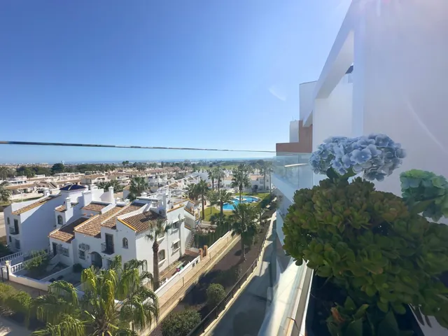 Apartamentos con 3 dormitorios y 2 baños en villamartin (orihuela costa) — 26