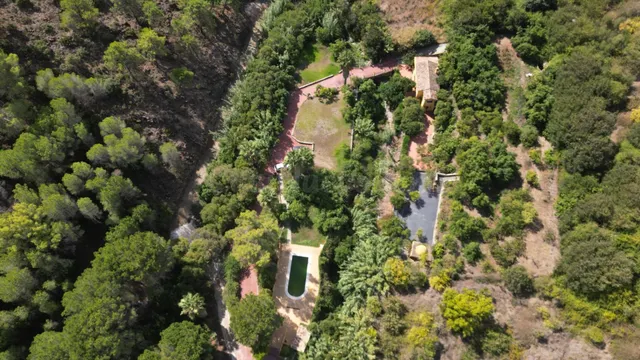 Casa de campo con Parcela de 2 hectáreas en Ojén, un oasis d - foto 4