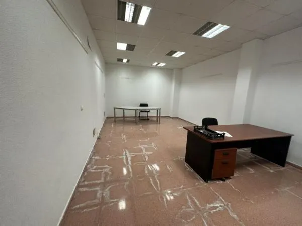 Centro de trabajo, local comercial — 21