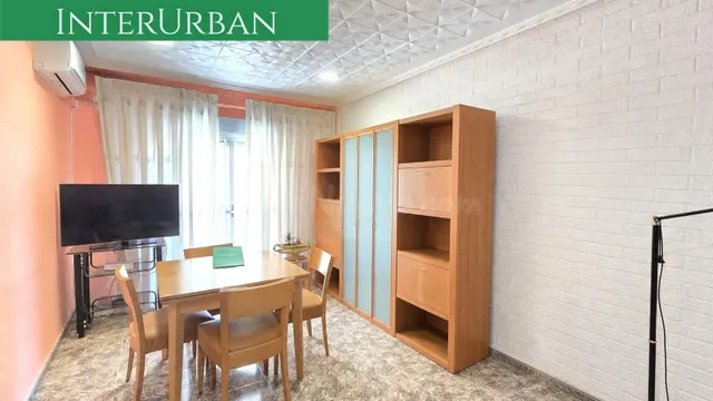 Interurban vende Amplio piso de 3 dormitorios con balcón y g
