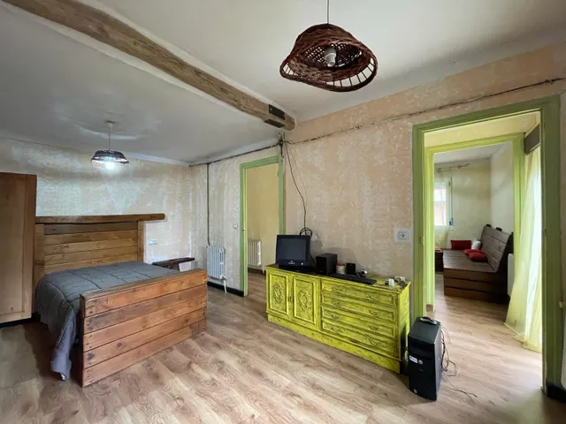 SE VENDE CASA EN CORULLÓN — 23