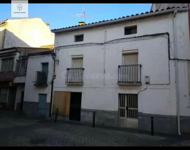 Se VENDE CASA en ZONA COMERCIAL DE MORALEJA - foto 2