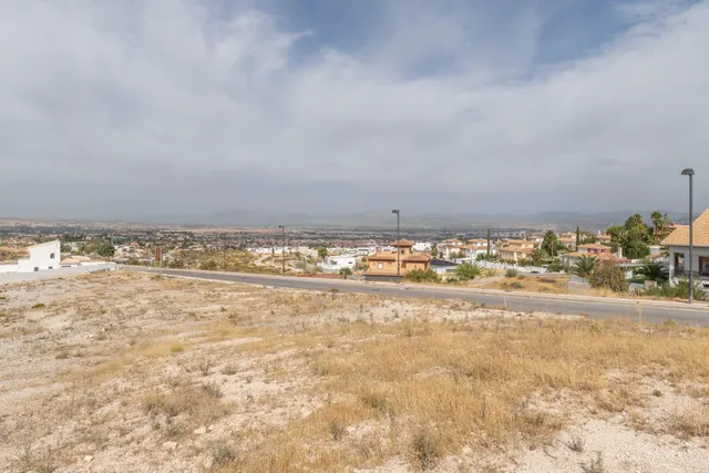 Terreno urbano de 750 m2 en Altos de La Zubia. Parcelas 14 de la manzana L y parcela 17 de la manzana M — 31