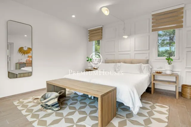 Casa con piscina y jardín en Sant Jordi d'Alfama — 22