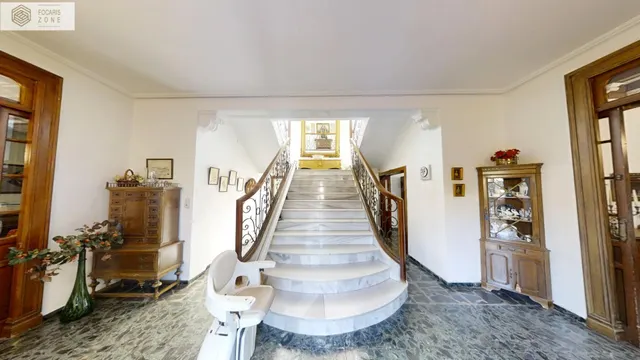 Exclusiva Casa Centenaria con Encanto Arquitectónico y Ubica