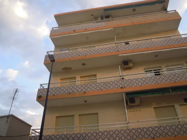SE VENDE PISO EN SEGUNDA LINEA DEL MAR. EN MIRAMAR. — 50