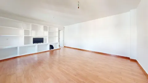 VIVIENDA REFORMADA, SITUADA EN CIUDAD JARDIN DE TRES habitaciones CONVERTIDOS EN DOS. IDEAL PARA INVERSORES!!!