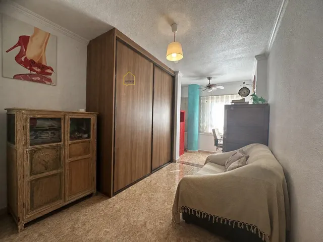 Piso de 4 dormitorios y garaje, cerca del centro de Salud San Diego. — 32