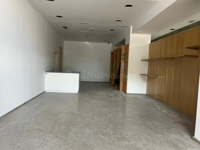 ¡ESPECTACULAR LOCAL COMERCIAL EN EL CORAZON DE VIGO! - foto 4