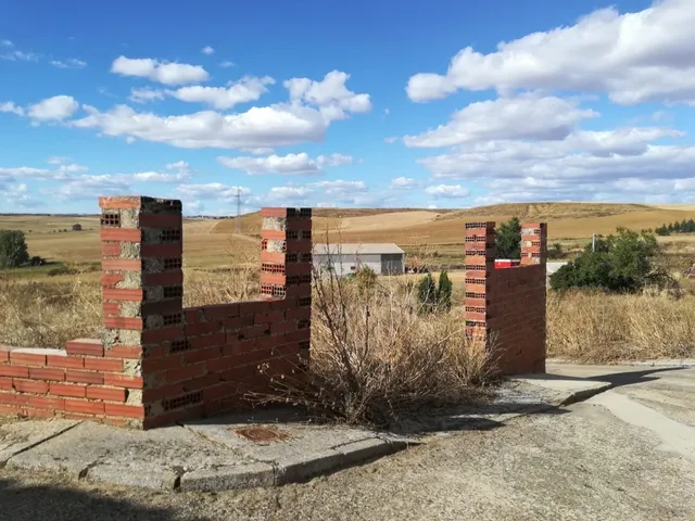 SE VENDE SOLAR DE 350 M2 EN CASTILFALÉ, A 10 MINUTOS DE VALENCIA DE DON JUAN. — 3