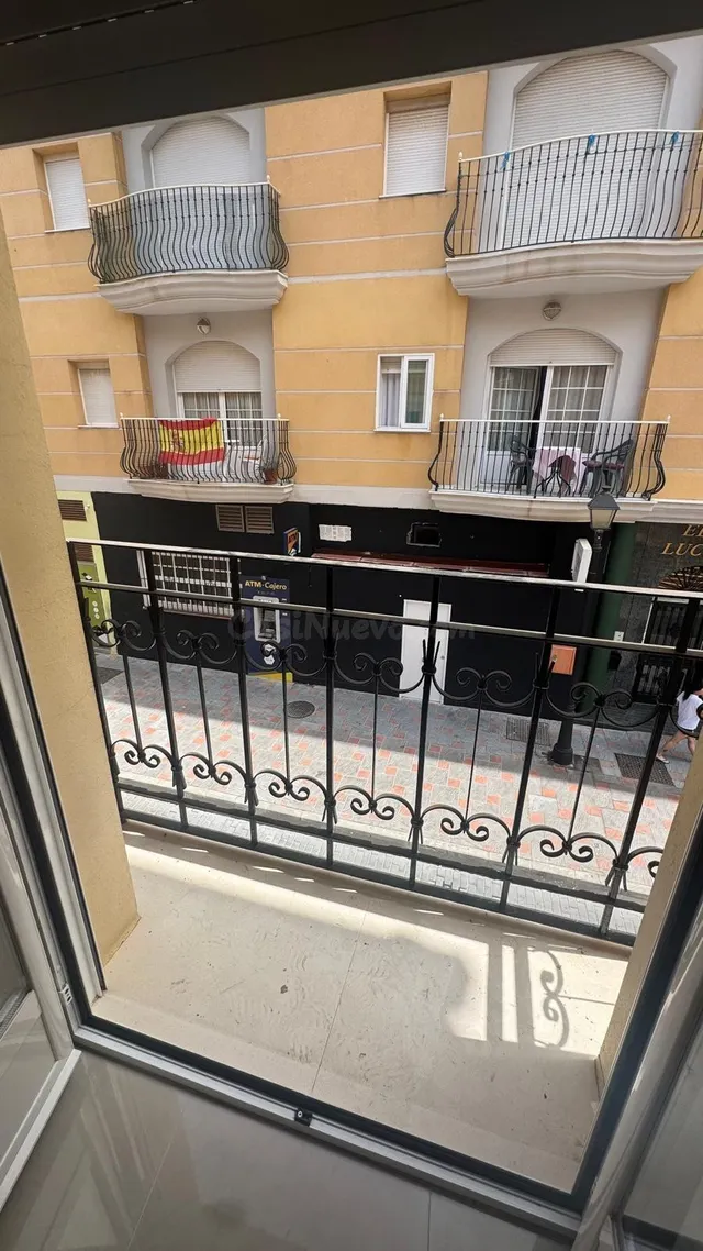 Piso en Fuengirola con parking incluido a 100 metros de la p - foto 2